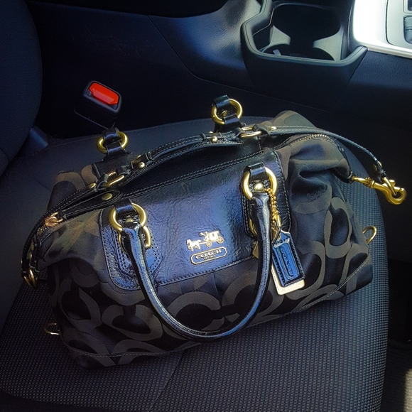 Vintage designer handbags & accessories - Picture 9 of 16